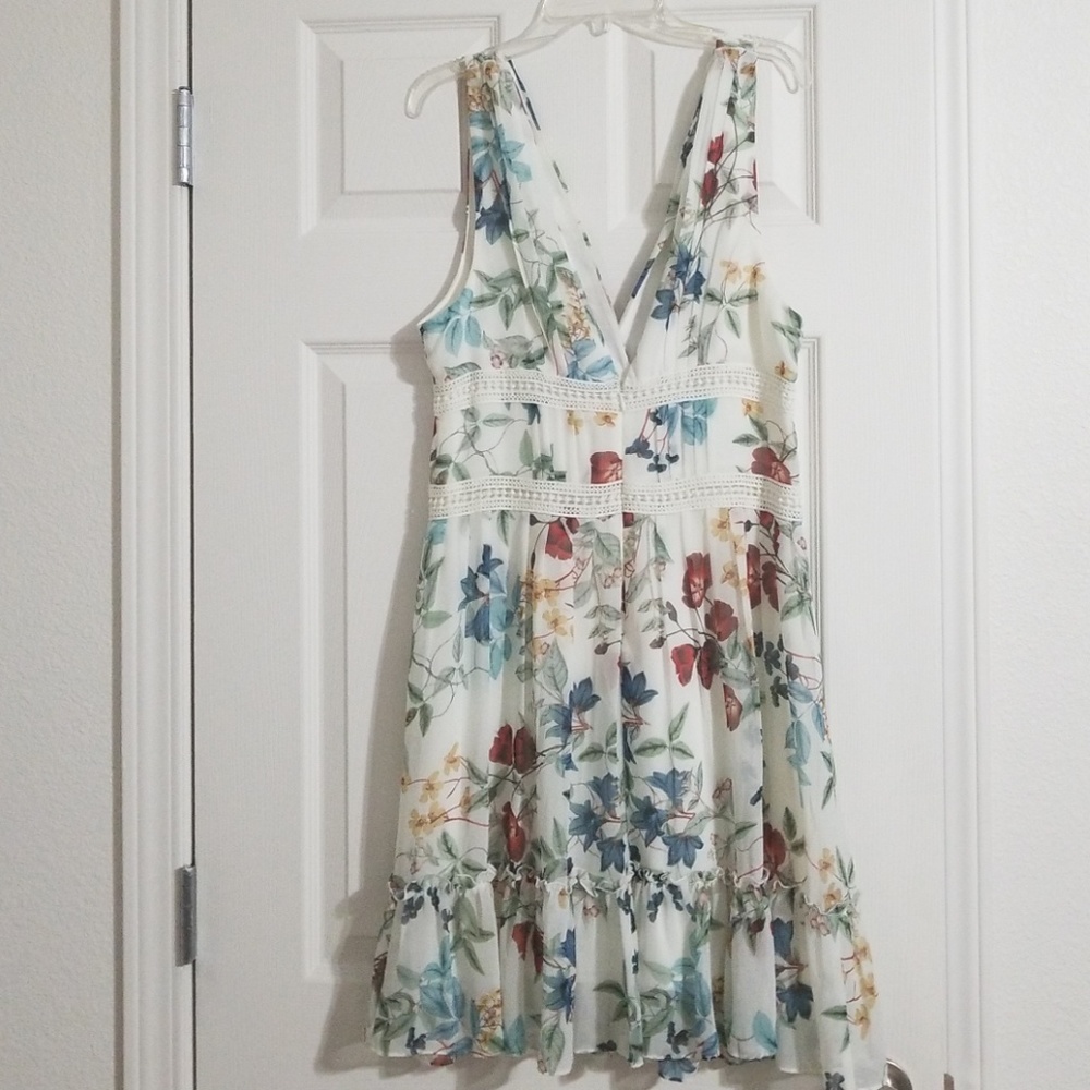 Beautiful Spring Dress - Picture 3 of 4